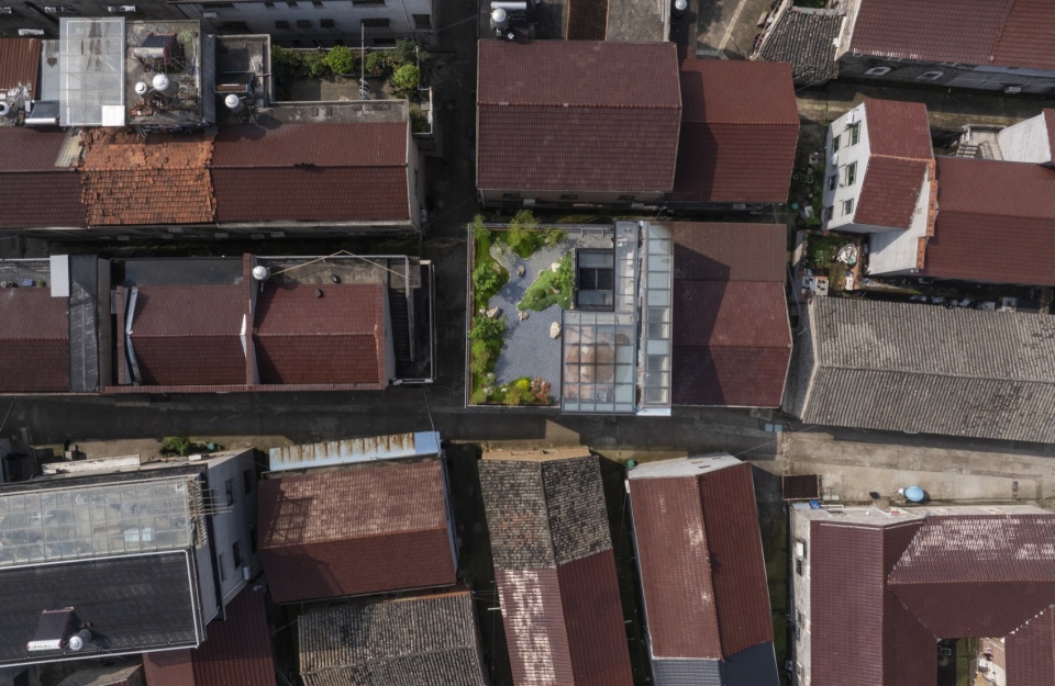 the courtyard house by li wenxi architects