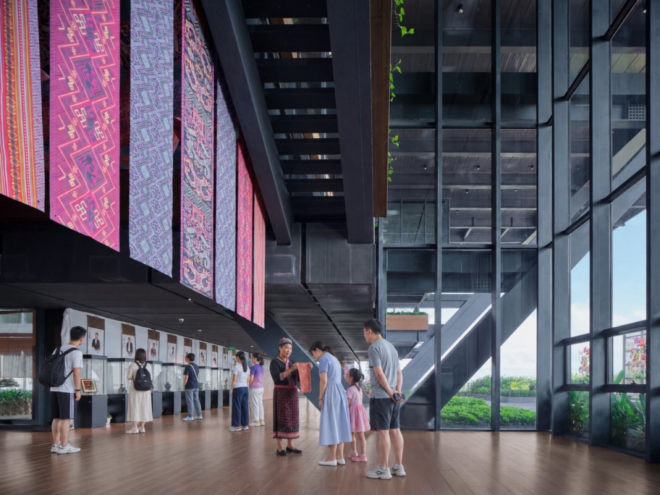 Haikou Workers Activity Center by CADG