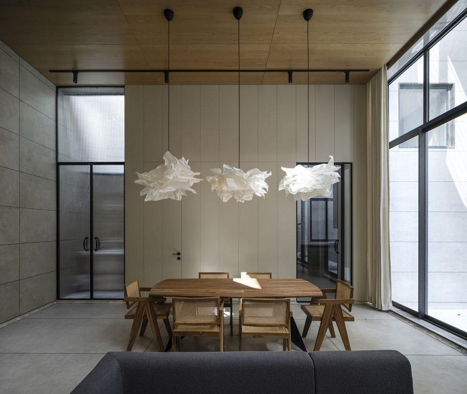 House Between Walls by Studio Urban Form Objects