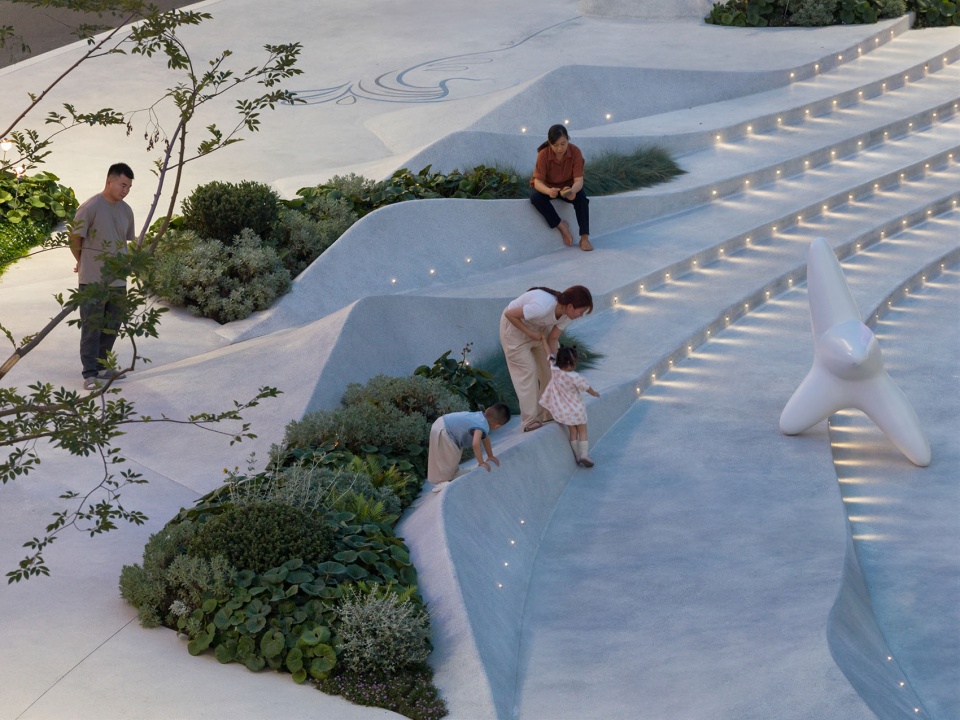 The Splash Plaza Sparked by Urban Energy
