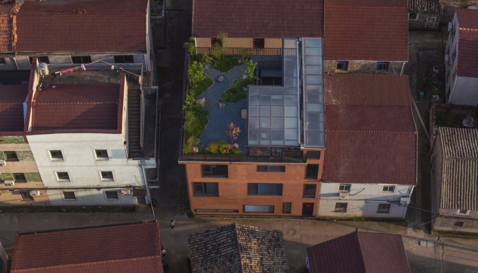 the courtyard house by li wenxi architects