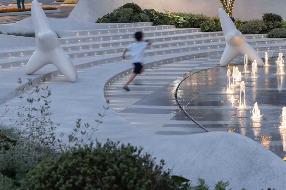 The Splash Plaza Sparked by Urban Energy