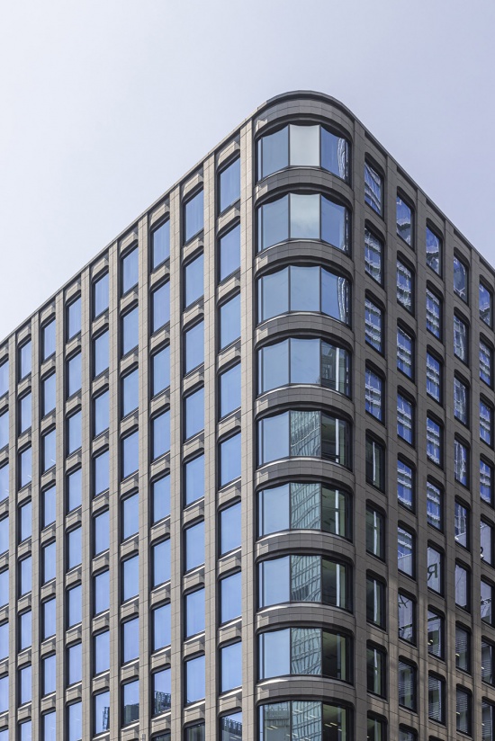 yaesu daibiru building by nikken sekki
