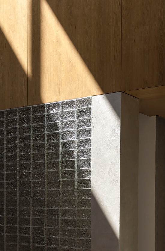 House Between Walls by Studio Urban Form Objects
