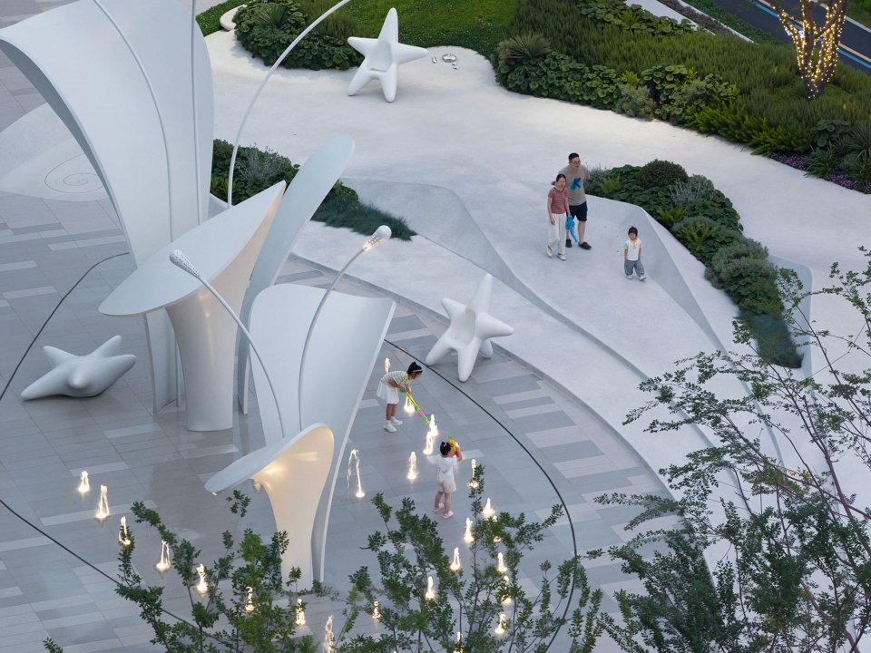 The Splash Plaza Sparked by Urban Energy