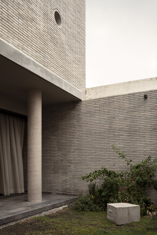 casa refugio by taller segovia molina