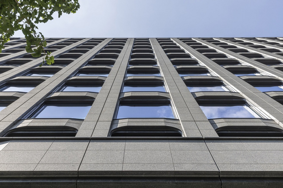 yaesu daibiru building by nikken sekki