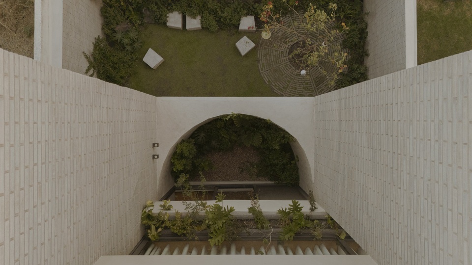 casa refugio by taller segovia molina
