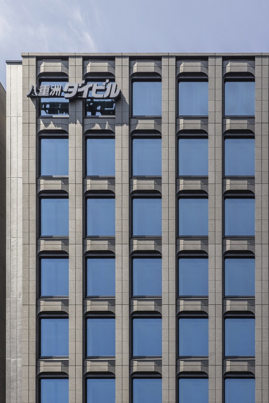yaesu daibiru building by nikken sekki