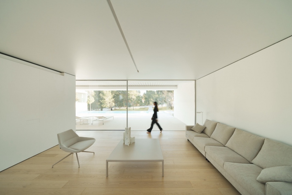 NIU N320 by Fran Silvestre Arquitectos