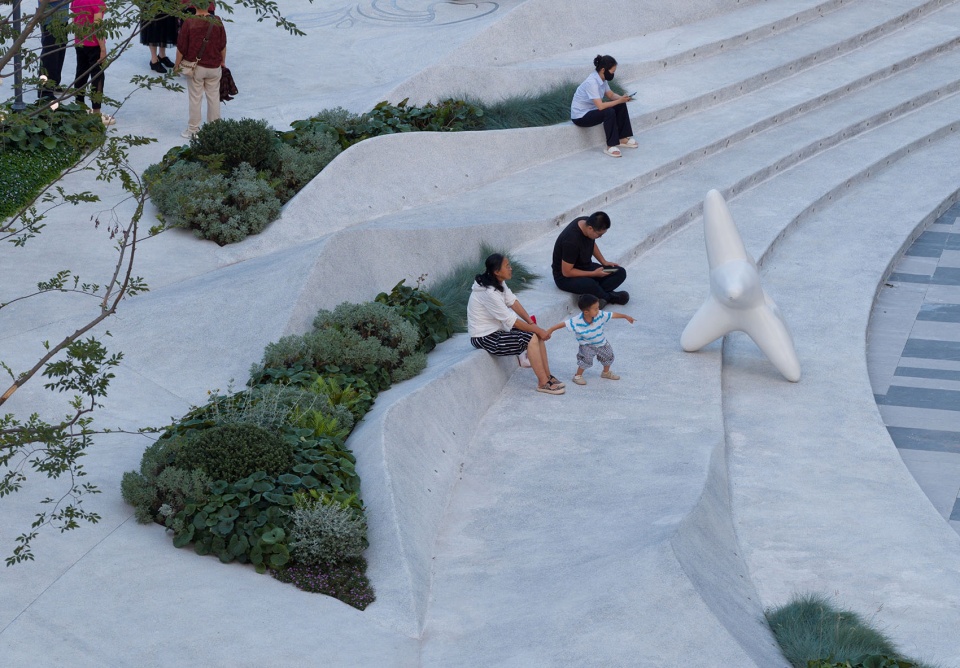 The Splash Plaza Sparked by Urban Energy