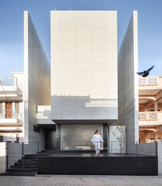 House Between Walls by Studio Urban Form Objects