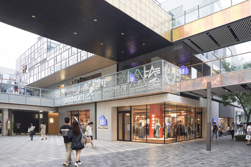 Facade and Public Space Renovation of the Street by moss architects