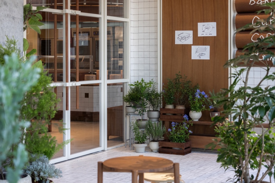 Giant Mama Bixiang Chuxiang Lane by Whatever Design Office
