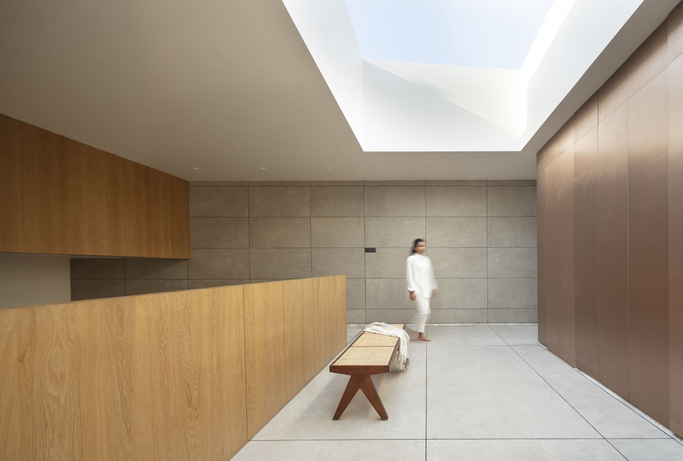 House Between Walls by Studio Urban Form Objects