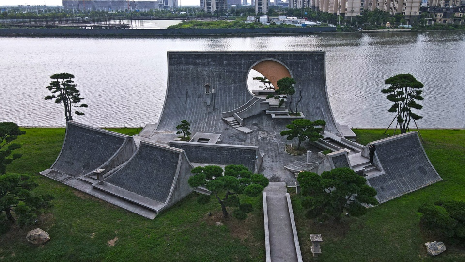 sea moon amphitheater in hangzhou bay by gardening architects