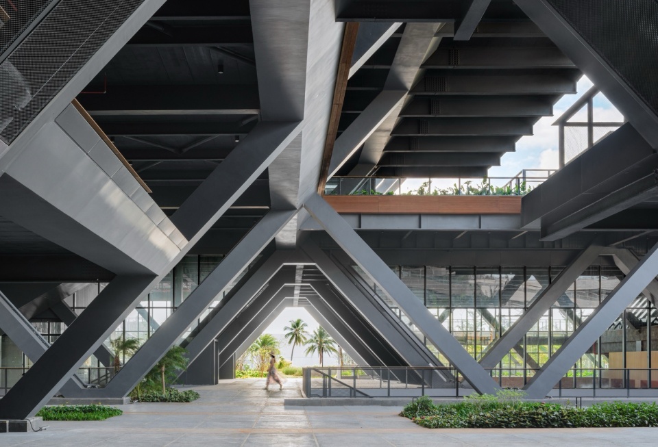 Haikou Workers Activity Center by CADG