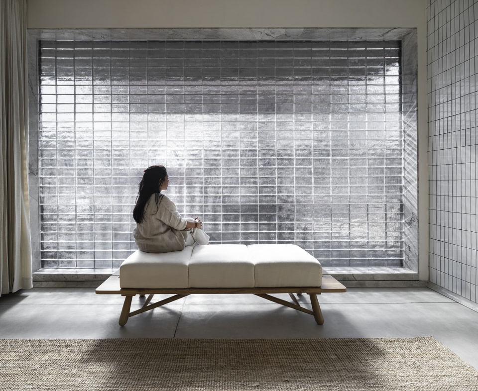 House Between Walls by Studio Urban Form Objects