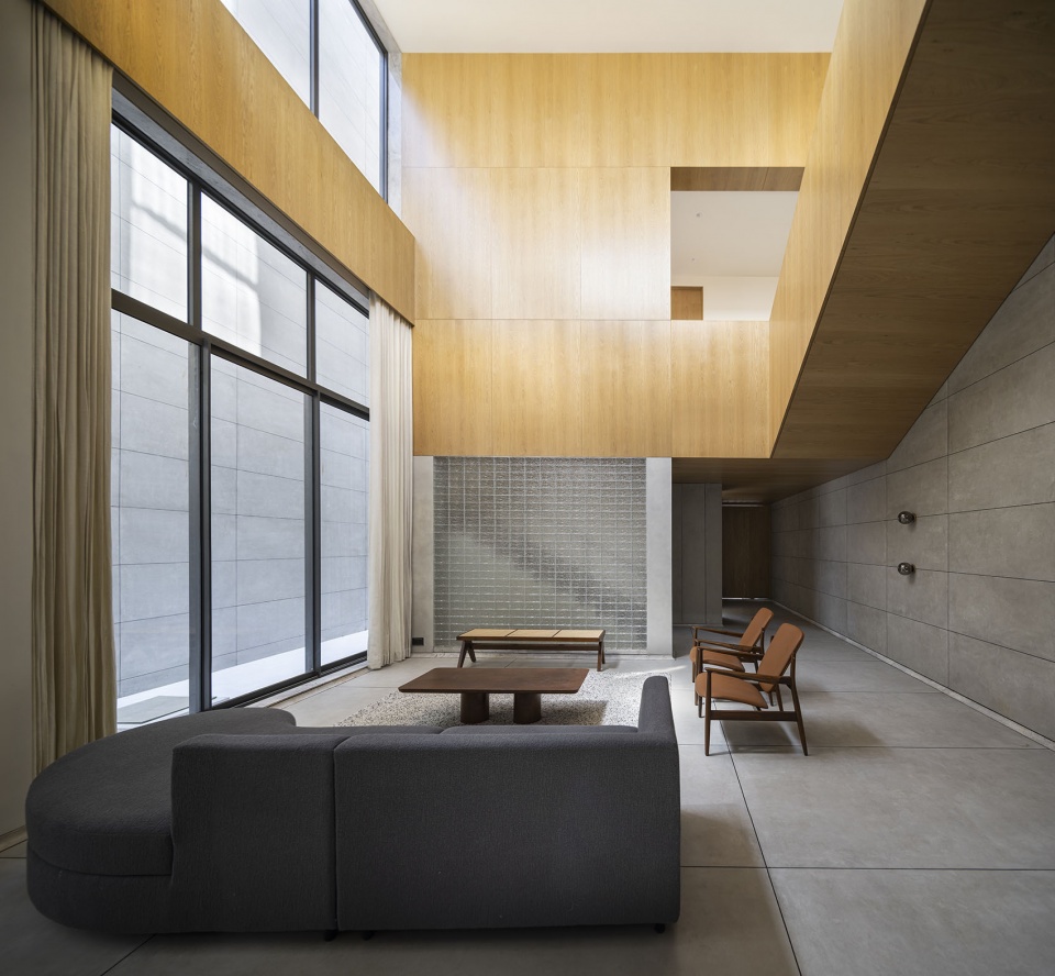 House Between Walls by Studio Urban Form Objects