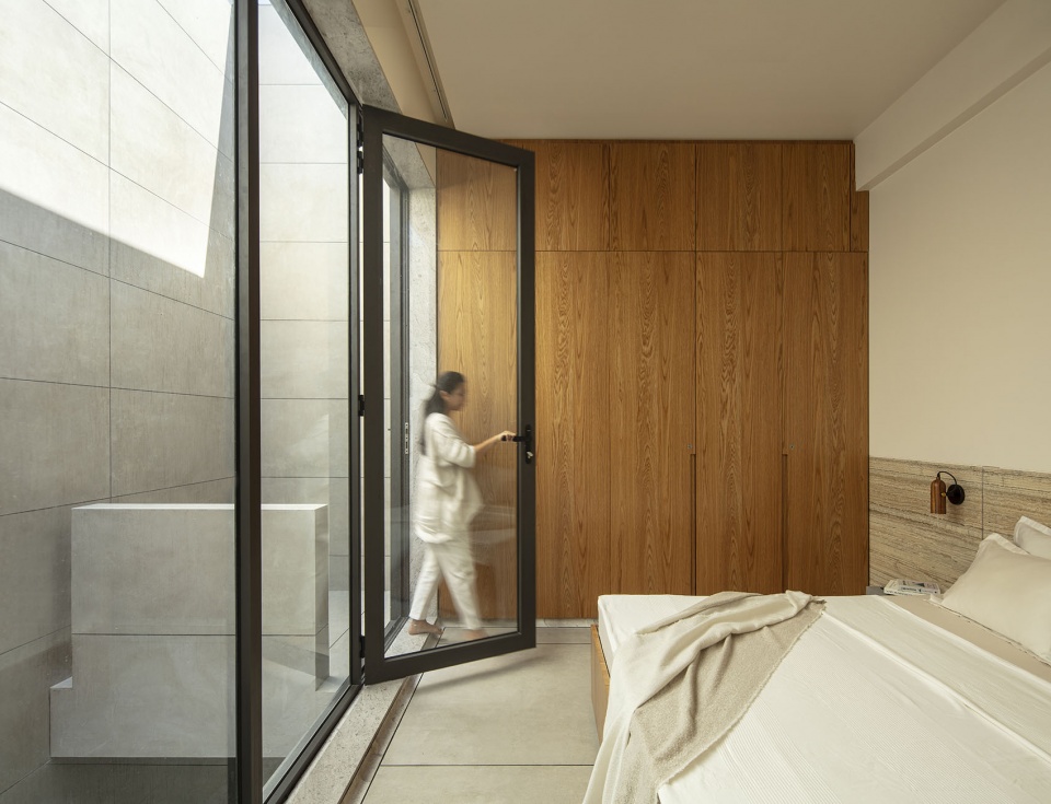 House Between Walls by Studio Urban Form Objects