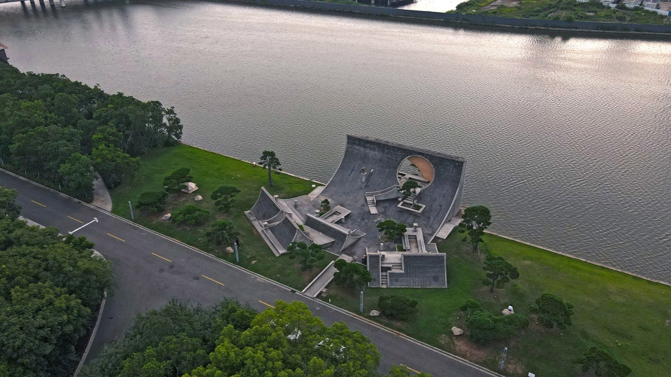 sea moon amphitheater in hangzhou bay by gardening architects