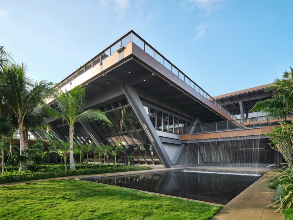 Haikou Workers Activity Center by CADG