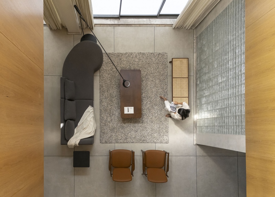 House Between Walls by Studio Urban Form Objects