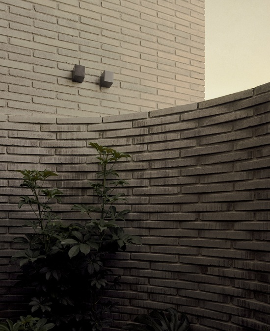 casa refugio by taller segovia molina