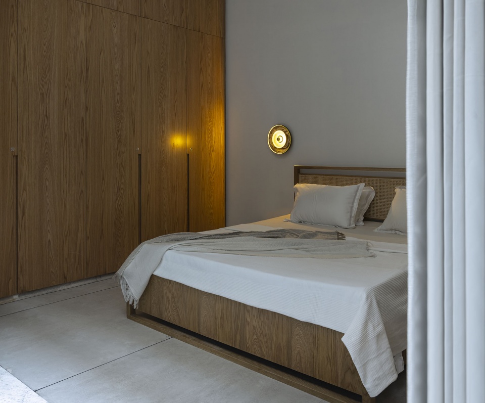 House Between Walls by Studio Urban Form Objects
