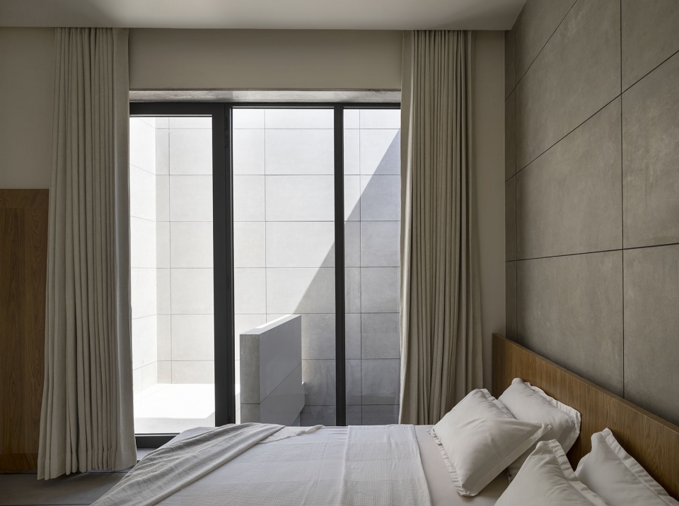 House Between Walls by Studio Urban Form Objects