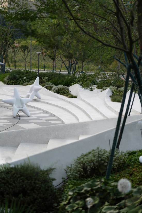The Splash Plaza Sparked by Urban Energy