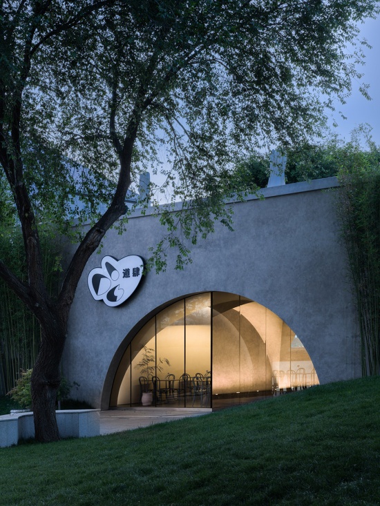 luminous tunnel dos restaurant by mars studio