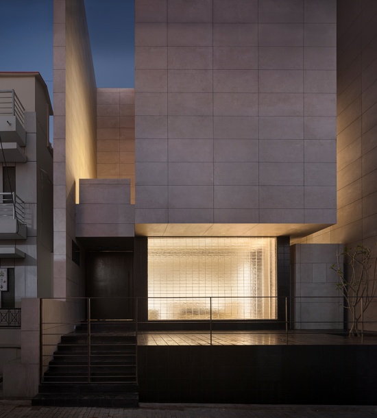 House Between Walls by Studio Urban Form Objects