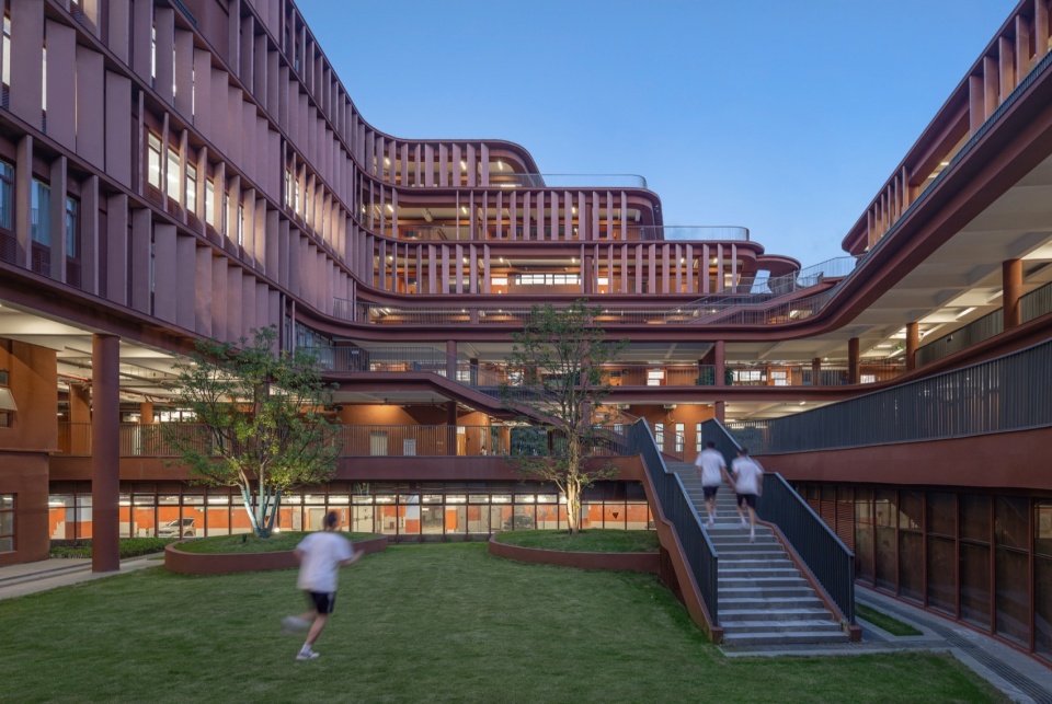 A Floating School Amidst Forests