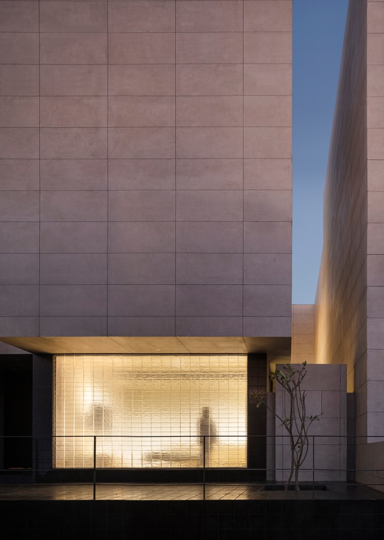House Between Walls by Studio Urban Form Objects