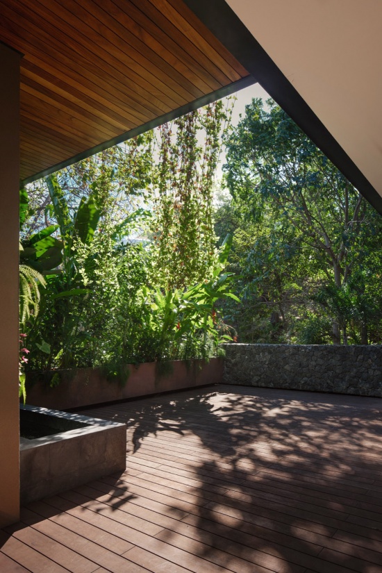 Casa Akiga by Studio Saxe