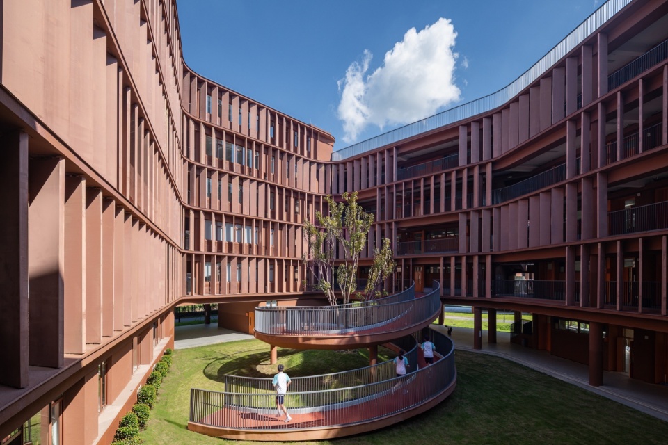 A Floating School Amidst Forests