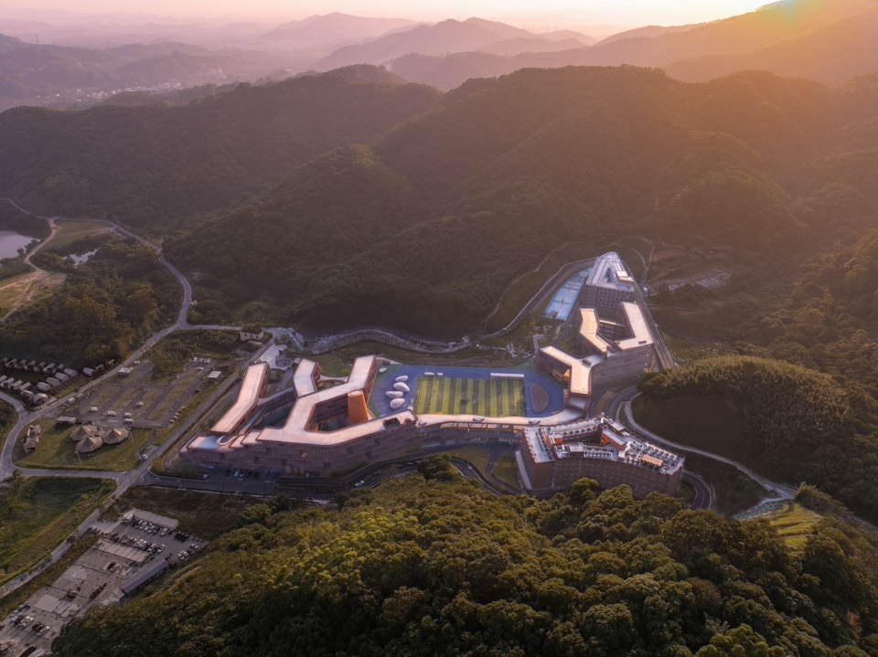A Floating School Amidst Forests