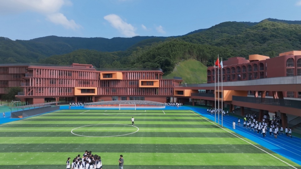 A Floating School Amidst Forests