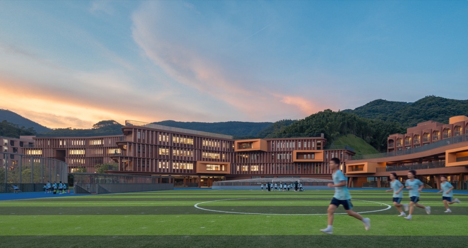 A Floating School Amidst Forests
