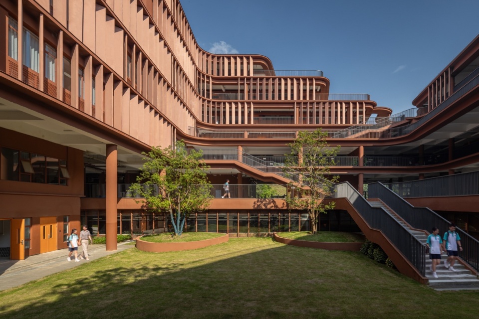 A Floating School Amidst Forests
