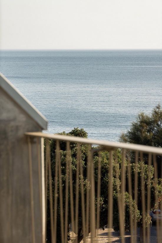 The Frame Praia da Poca by ARX Portugal