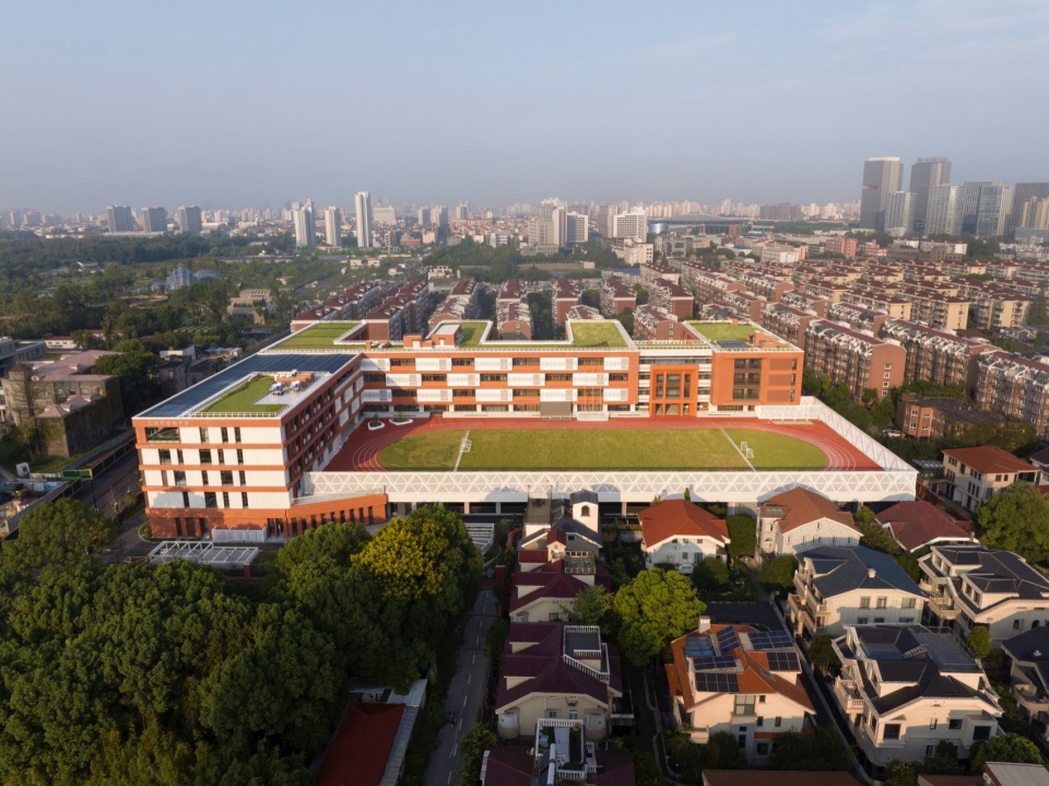 A Campus Lifted in Density Shanghai Xuhui Yuannan Middle School