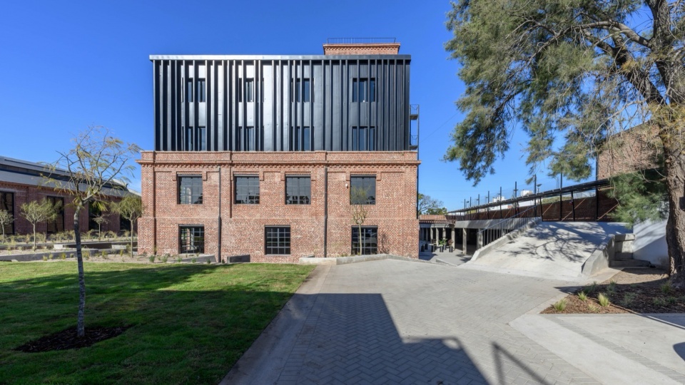 Anden Central by ESTUDIO MONTEVIDEO