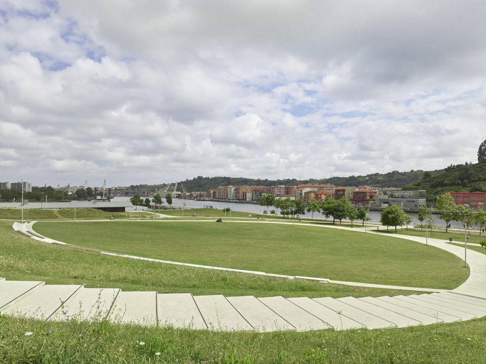 Parque Zamalanda de la ribera del Nervión by Burgos Garrido Arquitectos