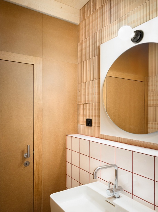 Inhabiting the Stable Bard Yersin Architectes
