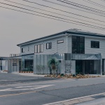 ONE OKUSA - CAFE GALLERY by Soichiro Harada + Sunko Jukankyo System Co., Ltd.