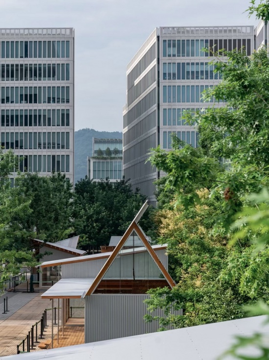OoEli International Block Renewal Slow Flash Park Project by Kong Architects