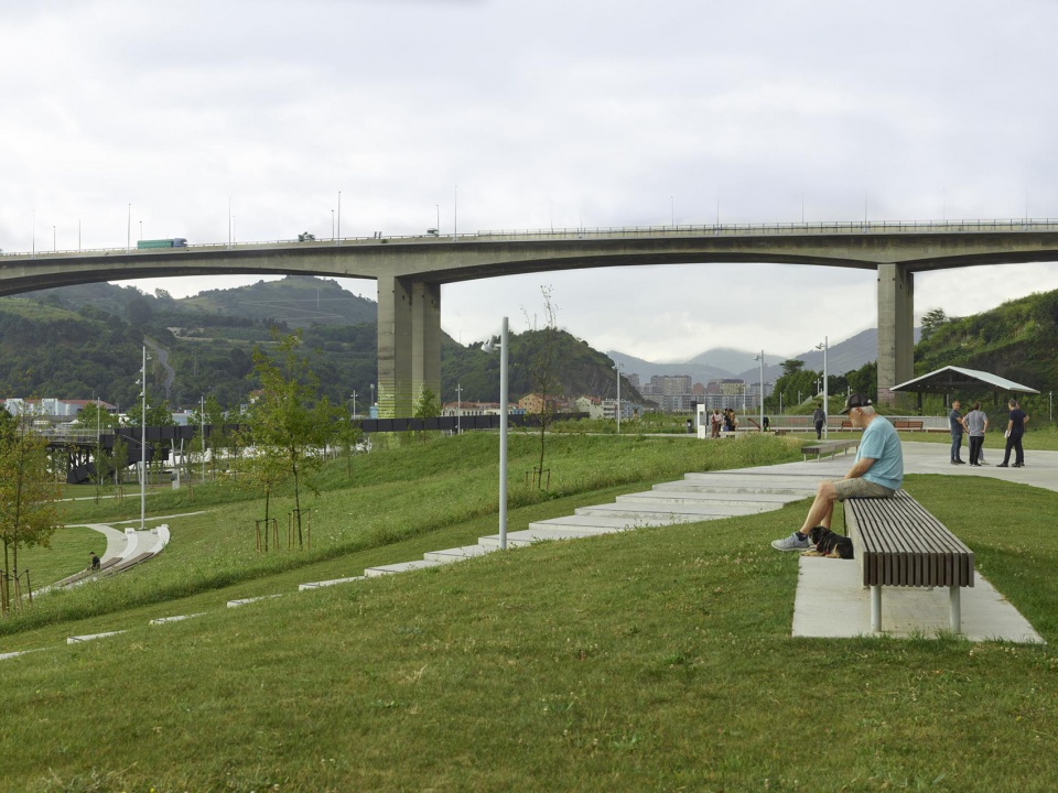 Parque Zamalanda de la ribera del Nervión by Burgos Garrido Arquitectos