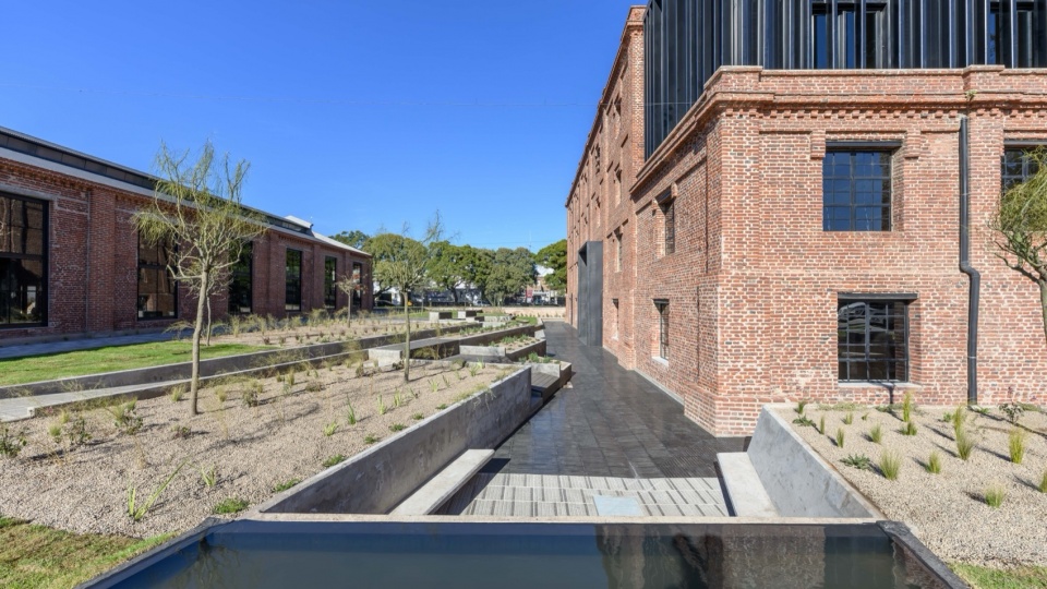 Anden Central by ESTUDIO MONTEVIDEO